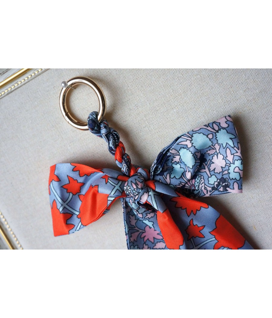 NOEUD CHIC STYLE COUTURE - Motif fleurs orange et bleu - Esprit foulard  ruban - Bijou de sac élégant - Porte-clés