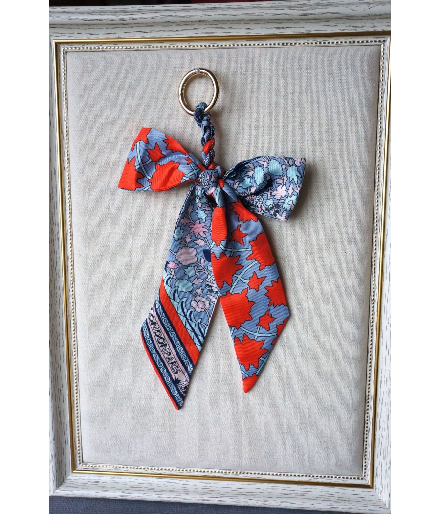 NOEUD CHIC STYLE COUTURE - Motif fleurs orange et bleu - Esprit foulard  ruban - Bijou de sac élégant - Porte-clés